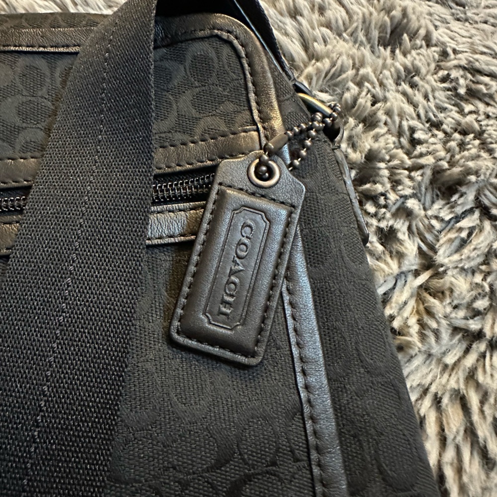 Coach Signature Crossbody Bag Like New Mens/womems - Picture 6 of 9